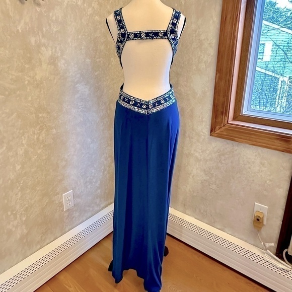 Gorgeous Betsy & Adam Formal Gown - Size 6 - Mint Condition!! - Picture 2 of 11